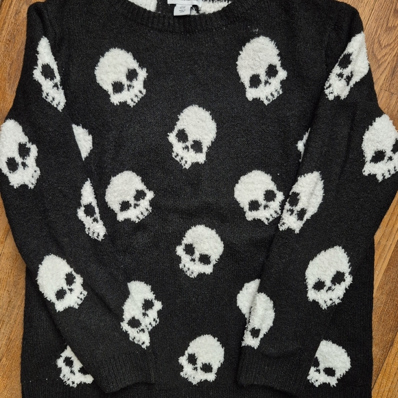 SOLD Cupcakes & Cashmere Black Sweater with White Skull Pattern Plus Size 1X - Picture 4 of 6